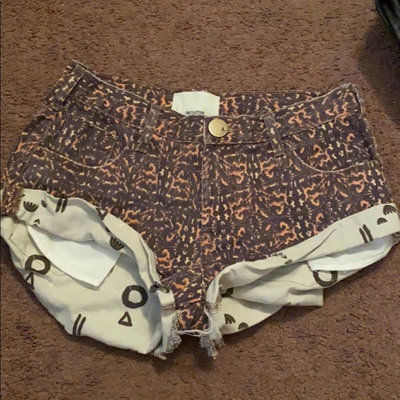 One Teaspoon Pants - One Teaspoon Leopard Print Denim Shorts in Brown and Tan